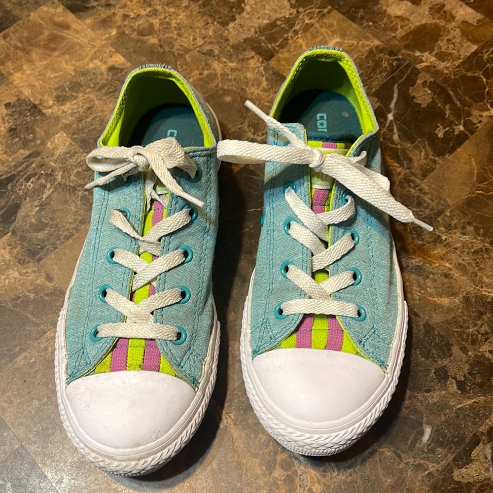 Converse Kids Shoes Size 4❤️❤️